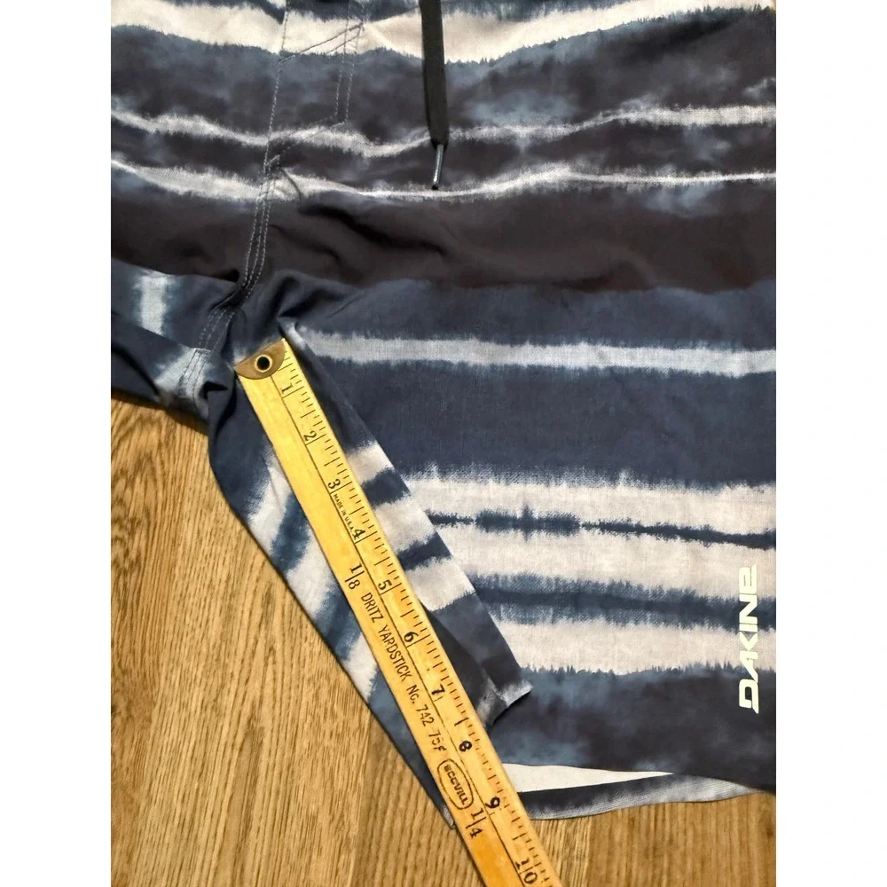 Dakine Board Shorts Mens 29 Blue Striped Surf Swim Trunks Excellent